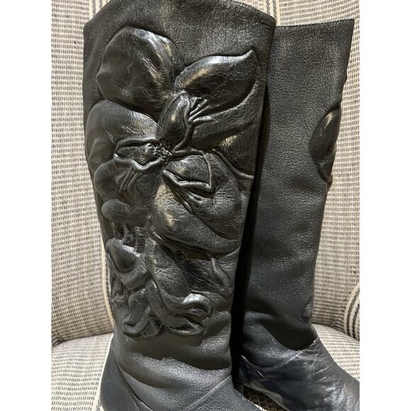 Maloles Gray Leather 3D Flower Details Flat Boots Shoes size US 7 Fairy - Picture 5 of 13